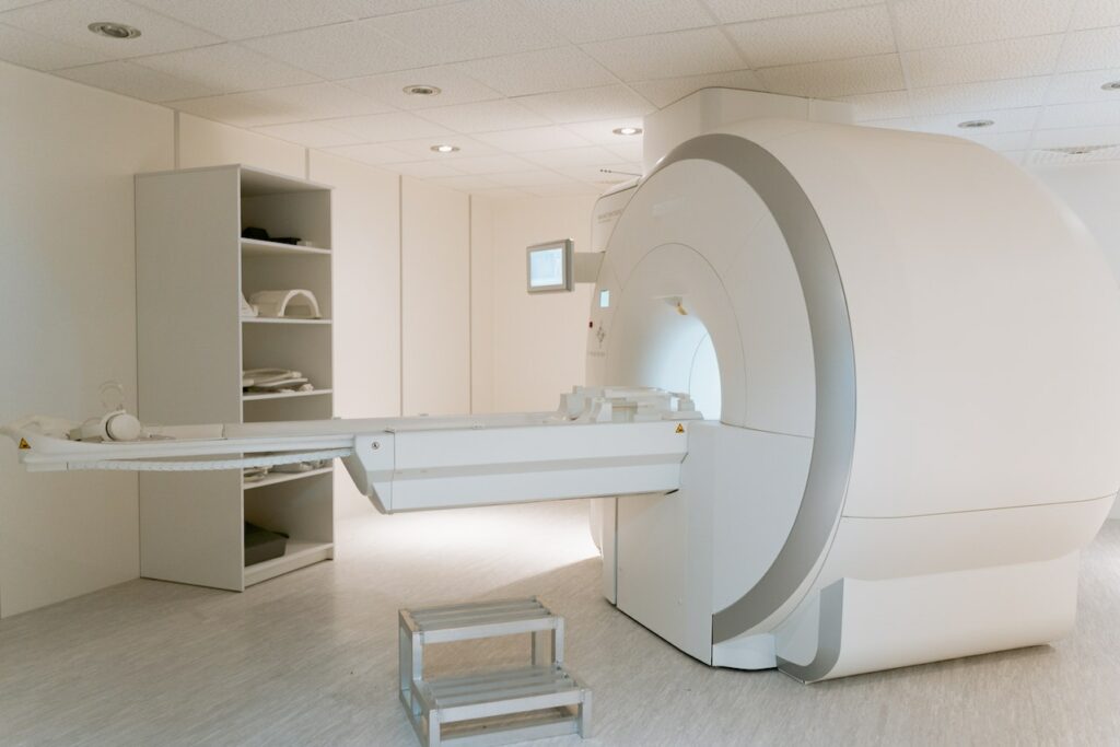 Raum mit CT-Gerät