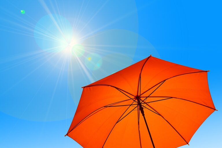 Sonnenschirm und Sonne